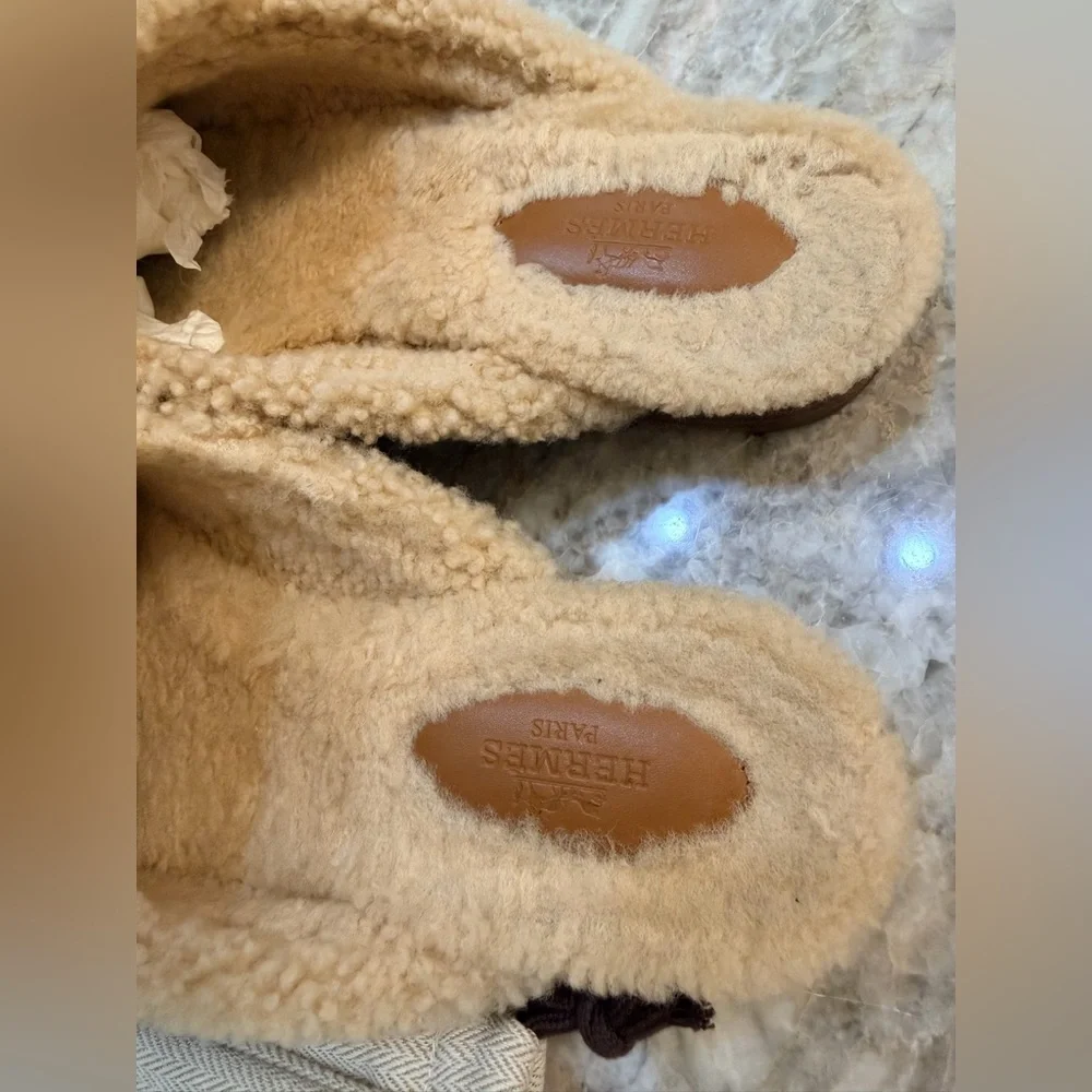 Hermes Oz Mules suede goatskin and shearling, gold color Size 40, US 9,5. Slides - Picture 6 of 13